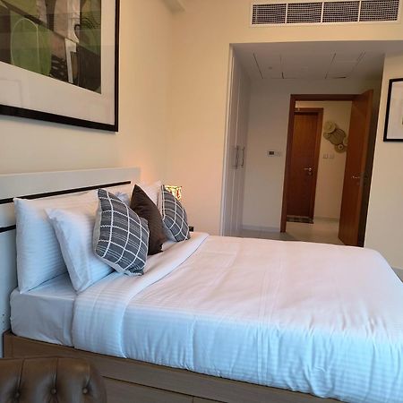 Trinity Holiday Homes - Sheikh Zayed Road Near To Financial Center Metro Station Dubai Exteriör bild