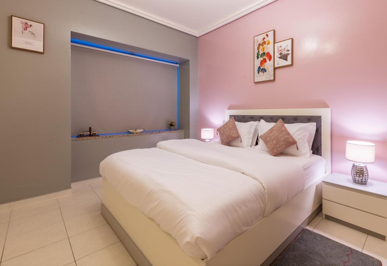 Trinity Holiday Homes - Sheikh Zayed Road Near To Financial Center Metro Station Dubai Exteriör bild