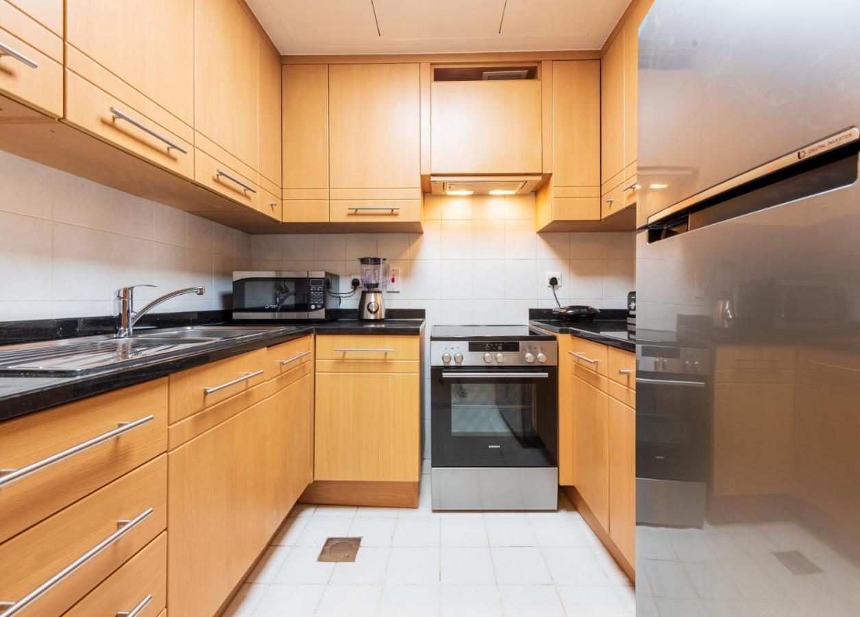 Trinity Holiday Homes - Sheikh Zayed Road Near To Financial Center Metro Station Dubai Exteriör bild