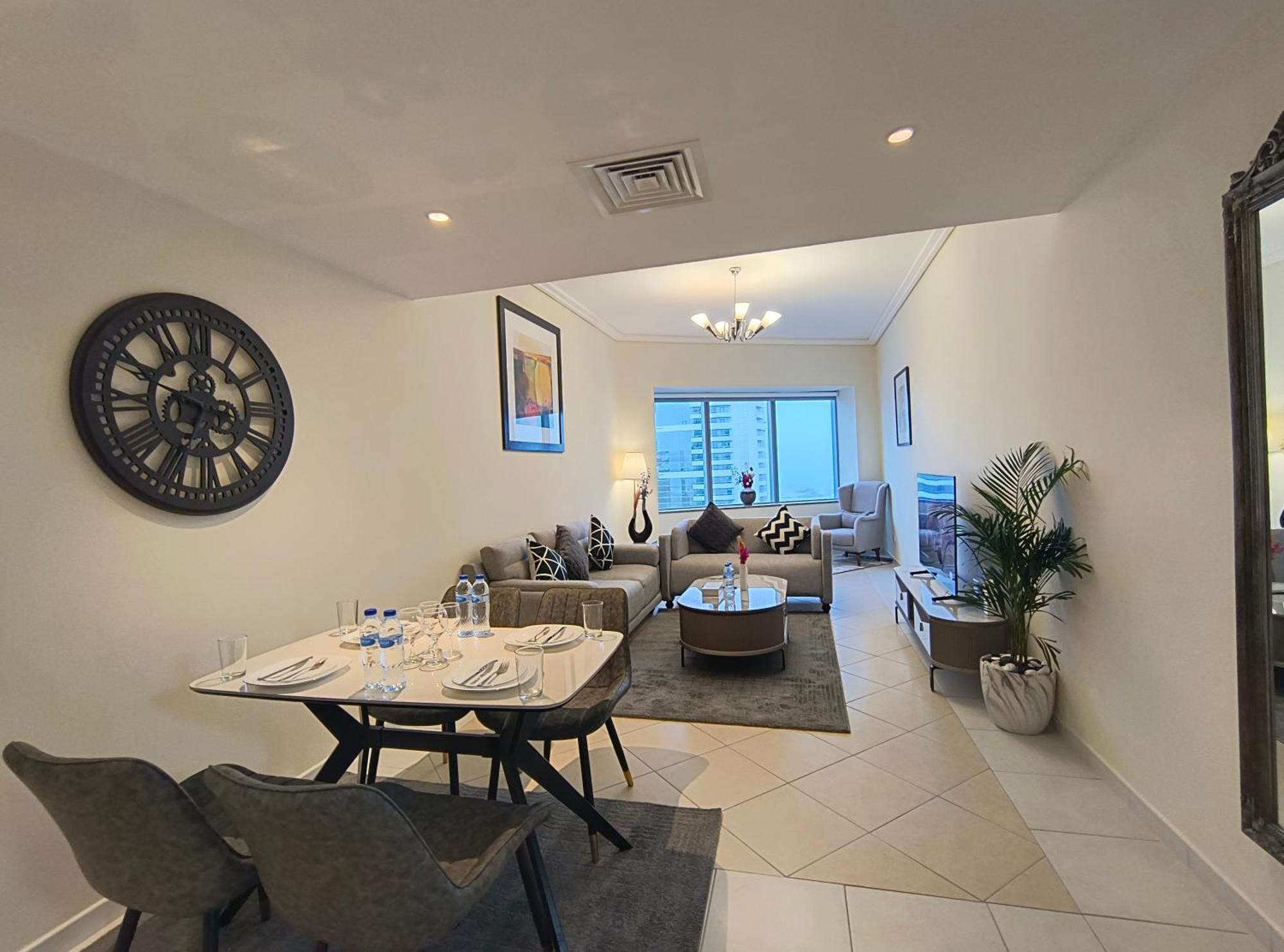Trinity Holiday Homes - Sheikh Zayed Road Near To Financial Center Metro Station Dubai Exteriör bild