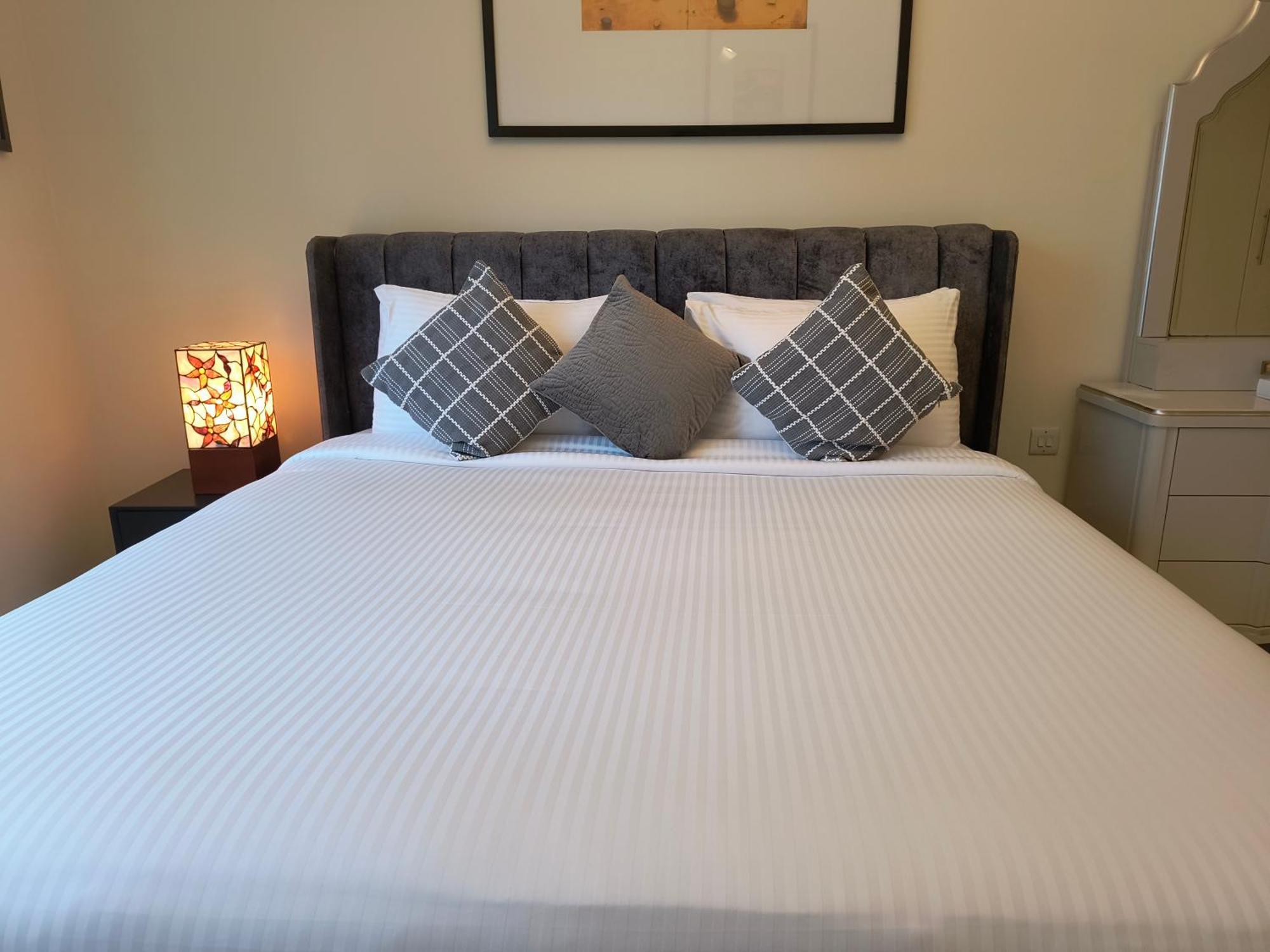 Trinity Holiday Homes - Sheikh Zayed Road Near To Financial Center Metro Station Dubai Exteriör bild