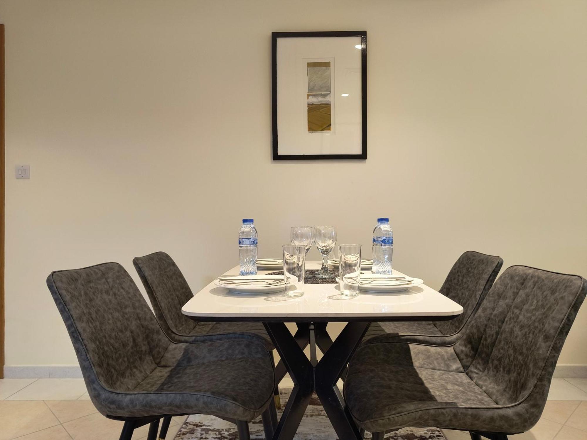 Trinity Holiday Homes - Sheikh Zayed Road Near To Financial Center Metro Station Dubai Exteriör bild
