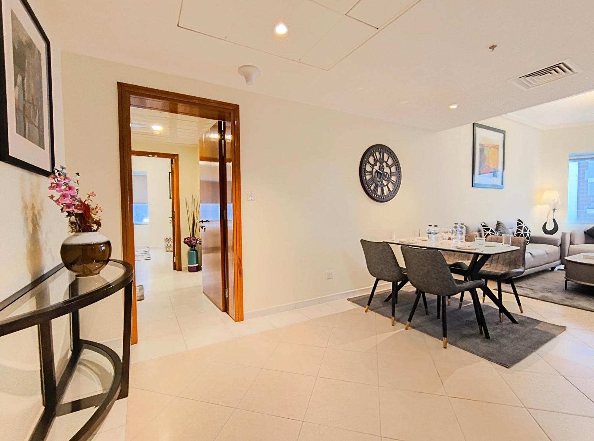 Trinity Holiday Homes - Sheikh Zayed Road Near To Financial Center Metro Station Dubai Exteriör bild
