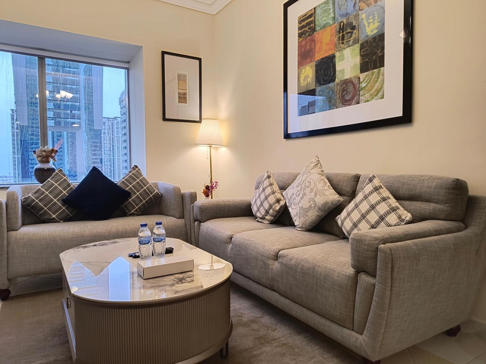Trinity Holiday Homes - Sheikh Zayed Road Near To Financial Center Metro Station Dubai Exteriör bild