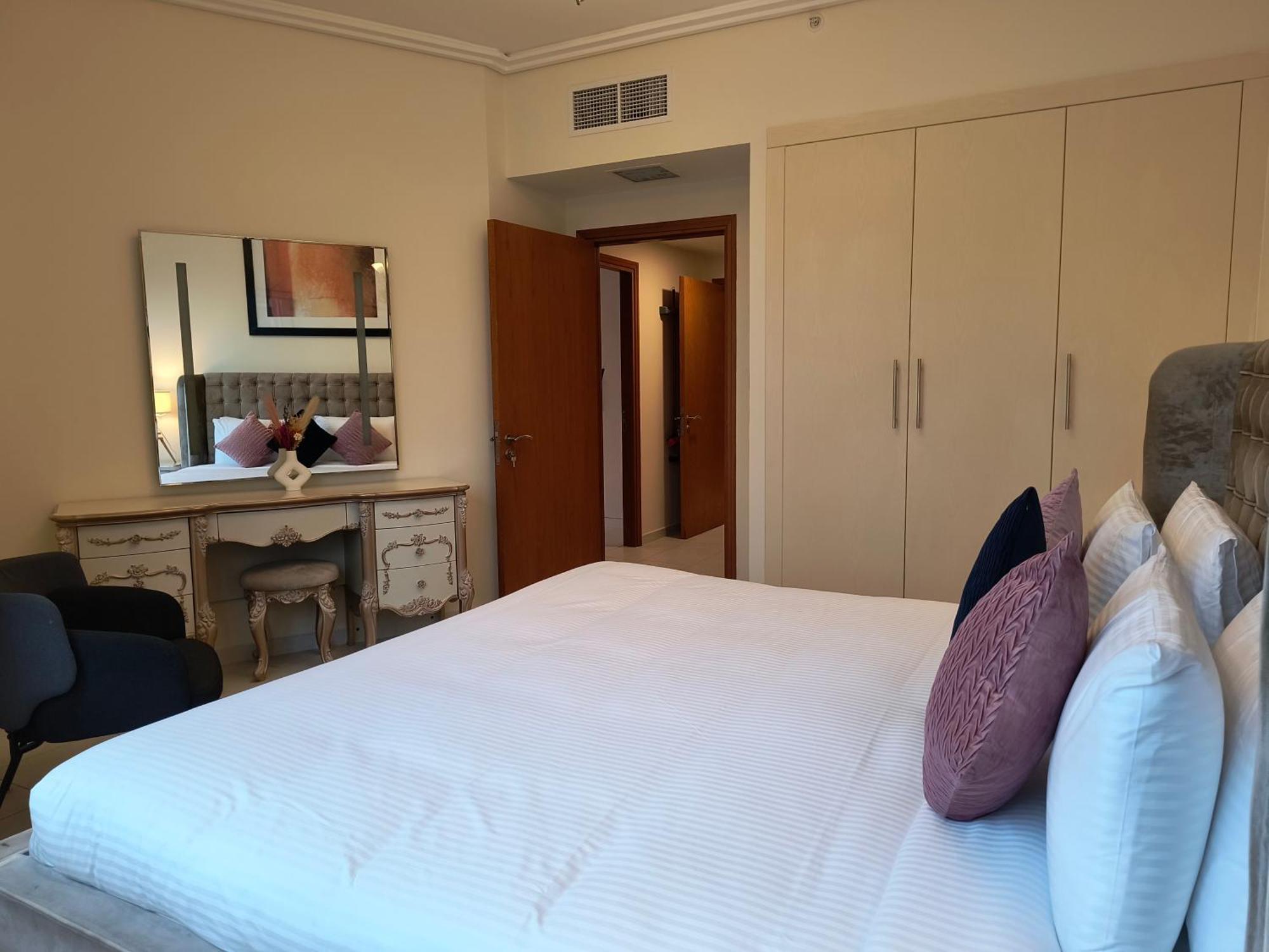 Trinity Holiday Homes - Sheikh Zayed Road Near To Financial Center Metro Station Dubai Exteriör bild