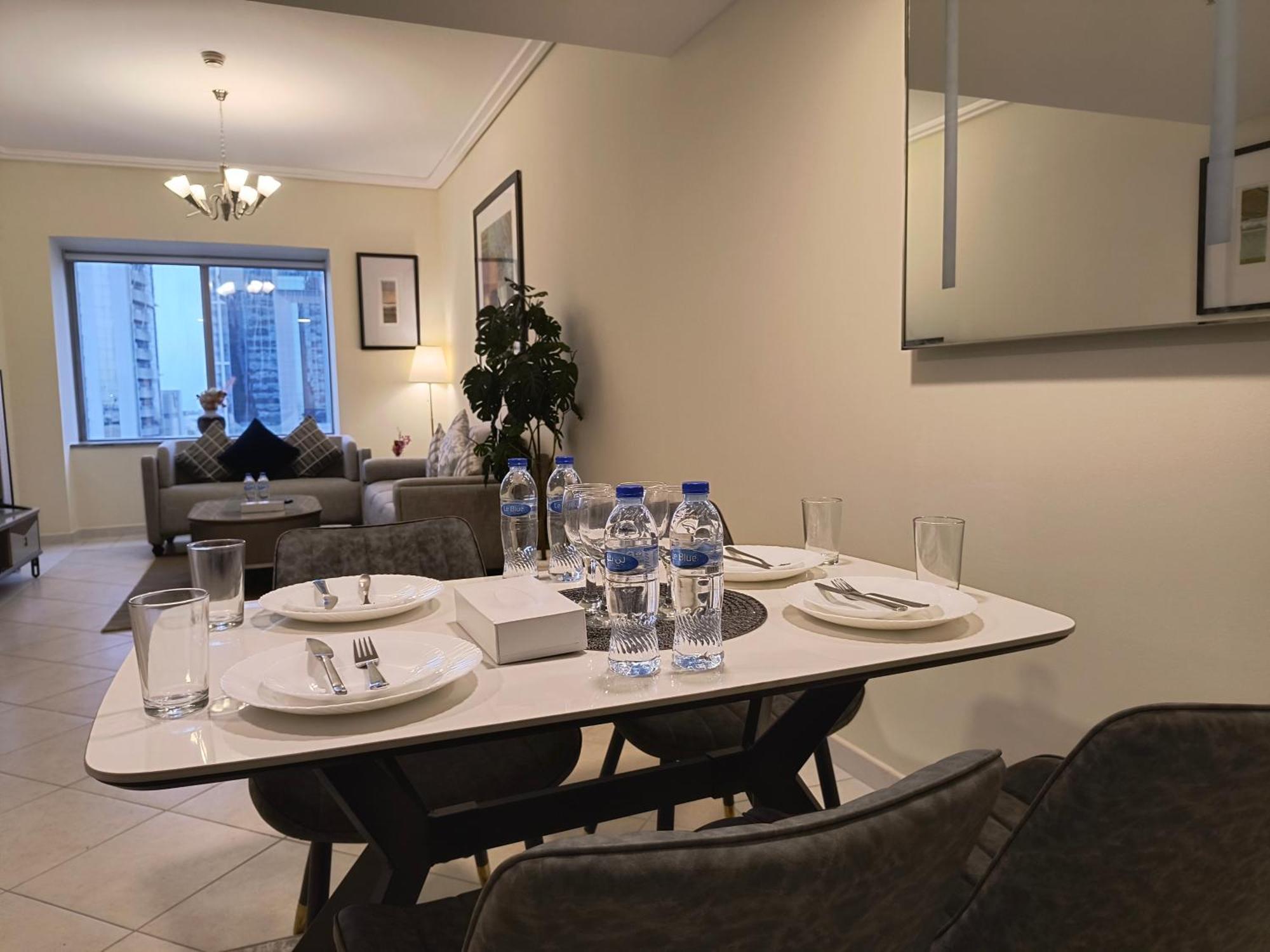 Trinity Holiday Homes - Sheikh Zayed Road Near To Financial Center Metro Station Dubai Exteriör bild