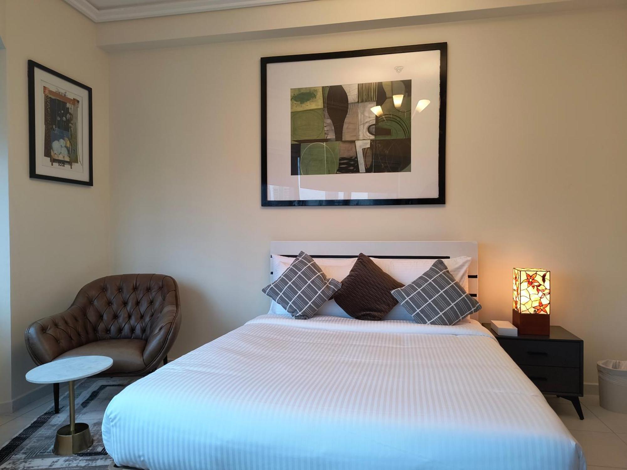 Trinity Holiday Homes - Sheikh Zayed Road Near To Financial Center Metro Station Dubai Exteriör bild