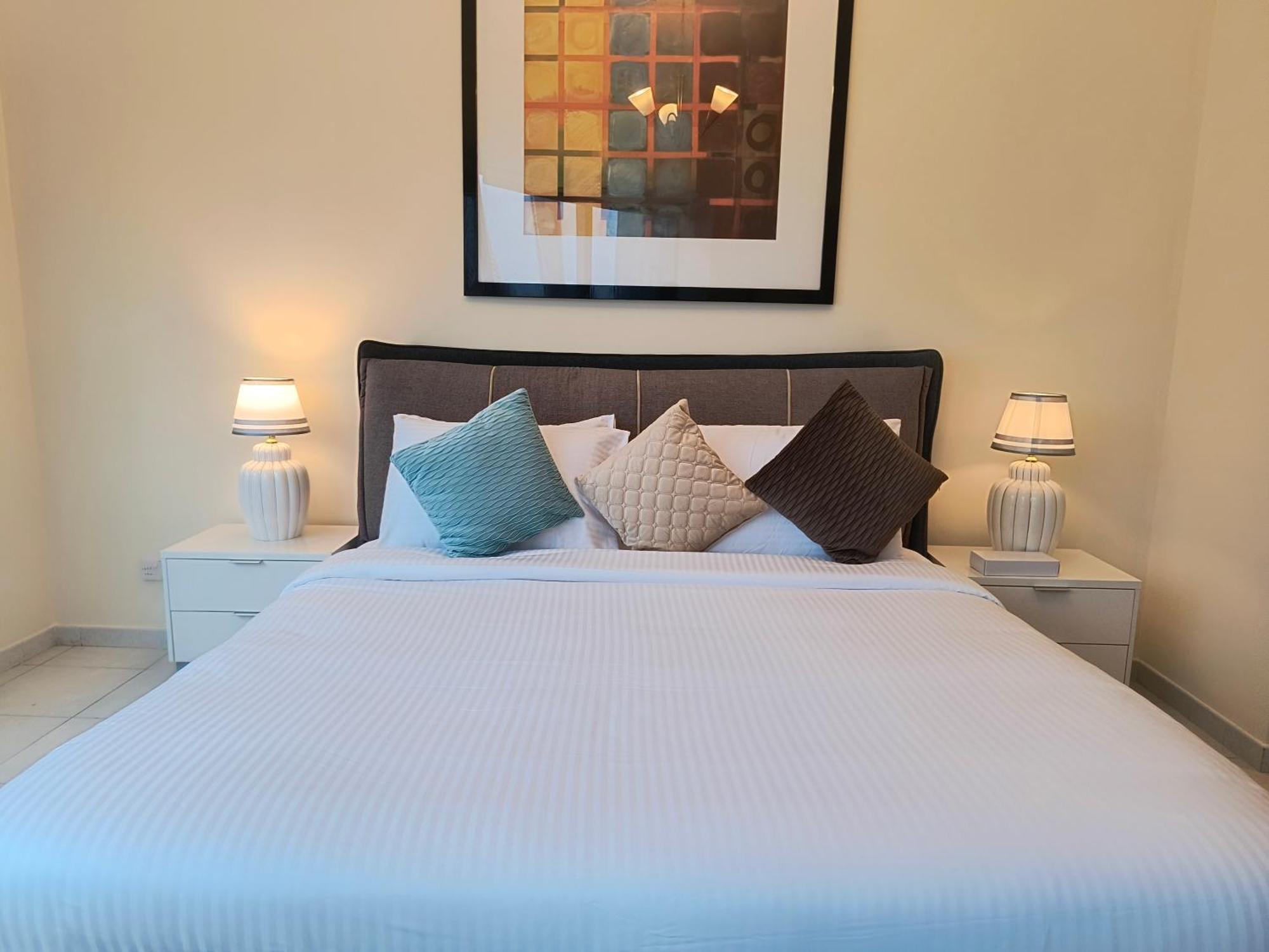 Trinity Holiday Homes - Sheikh Zayed Road Near To Financial Center Metro Station Dubai Exteriör bild