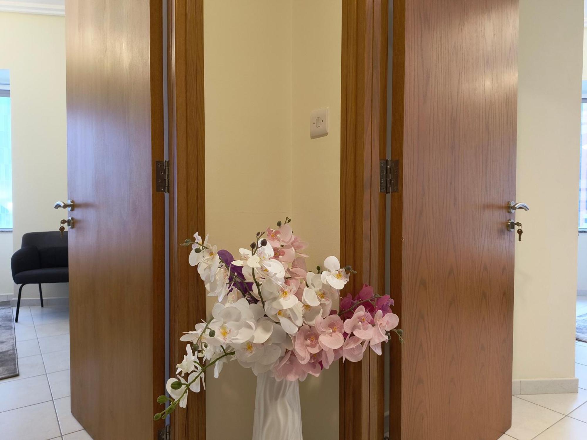 Trinity Holiday Homes - Sheikh Zayed Road Near To Financial Center Metro Station Dubai Exteriör bild