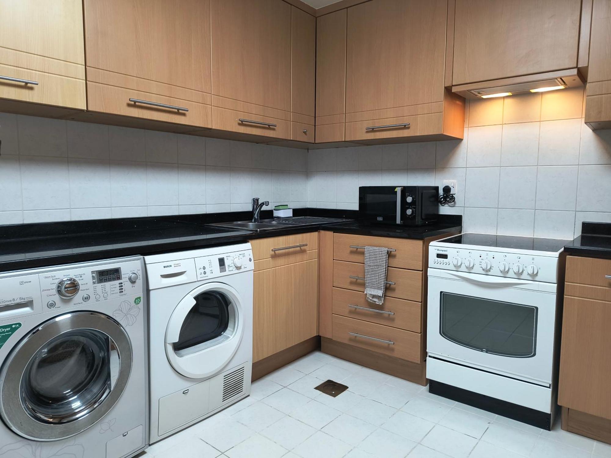 Trinity Holiday Homes - Sheikh Zayed Road Near To Financial Center Metro Station Dubai Exteriör bild